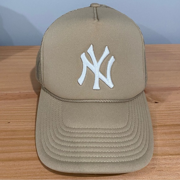 ‘47 New York Yankees Foam Trucker Snapback Adjustable Hat, khaki, OSFA - Picture 3 of 7